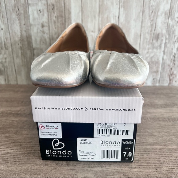 Blondo Silver Metallic Flats Size 7 - Picture 2 of 6